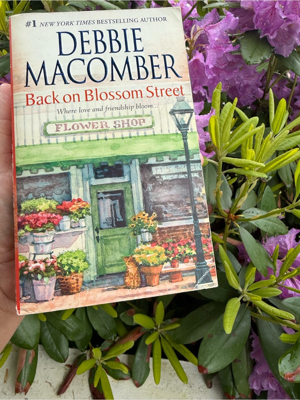 Debbie Macomber GUC “Back on Blossom Street" Paperback - Floral Cover